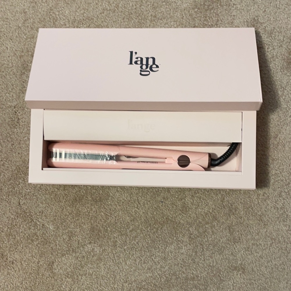 L’ange Le Rêve, blush titanium flat iron/curler.